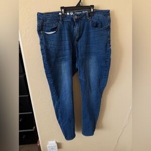 Stretchy curvy jeans